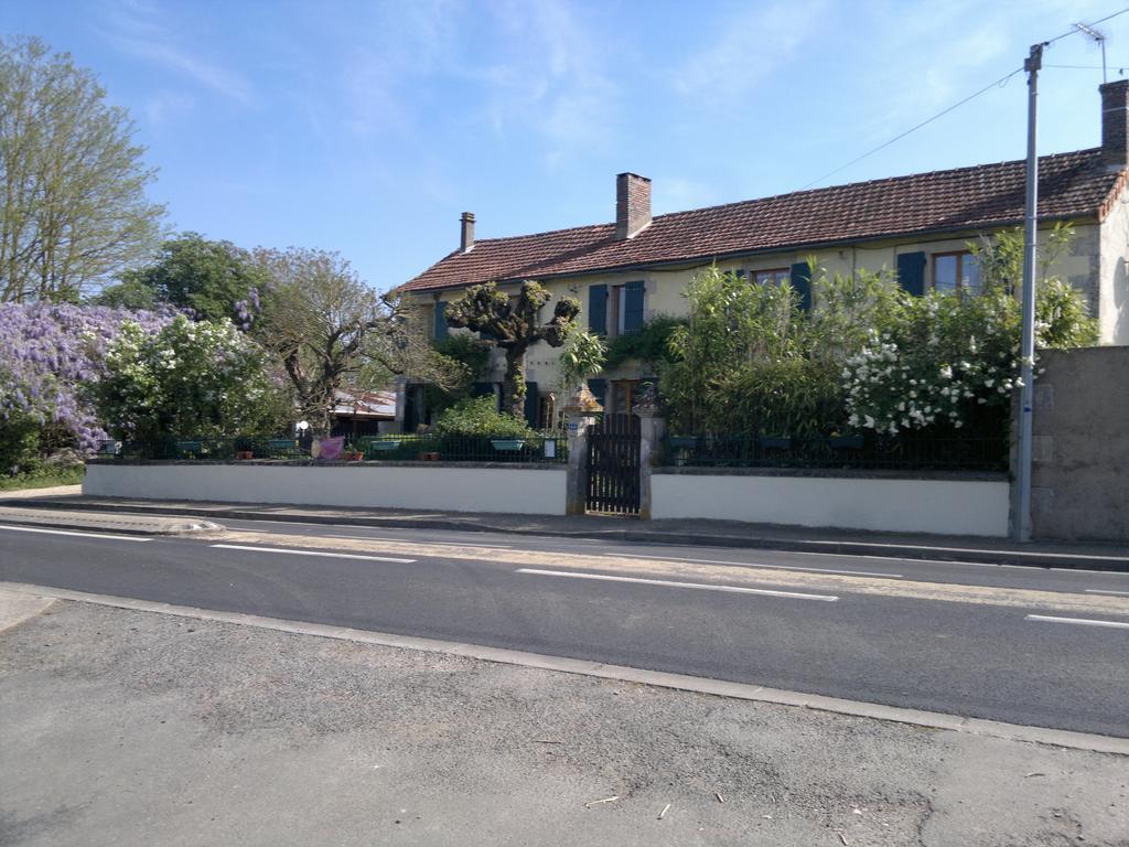 La Maison Jaune Bed and Breakfast Bouresse Εξωτερικό φωτογραφία
