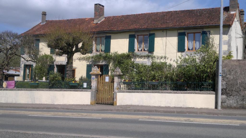 La Maison Jaune Bed and Breakfast Bouresse Εξωτερικό φωτογραφία
